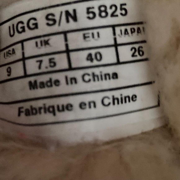 Classic calf leg length tan UGGs - Picture 9 of 11